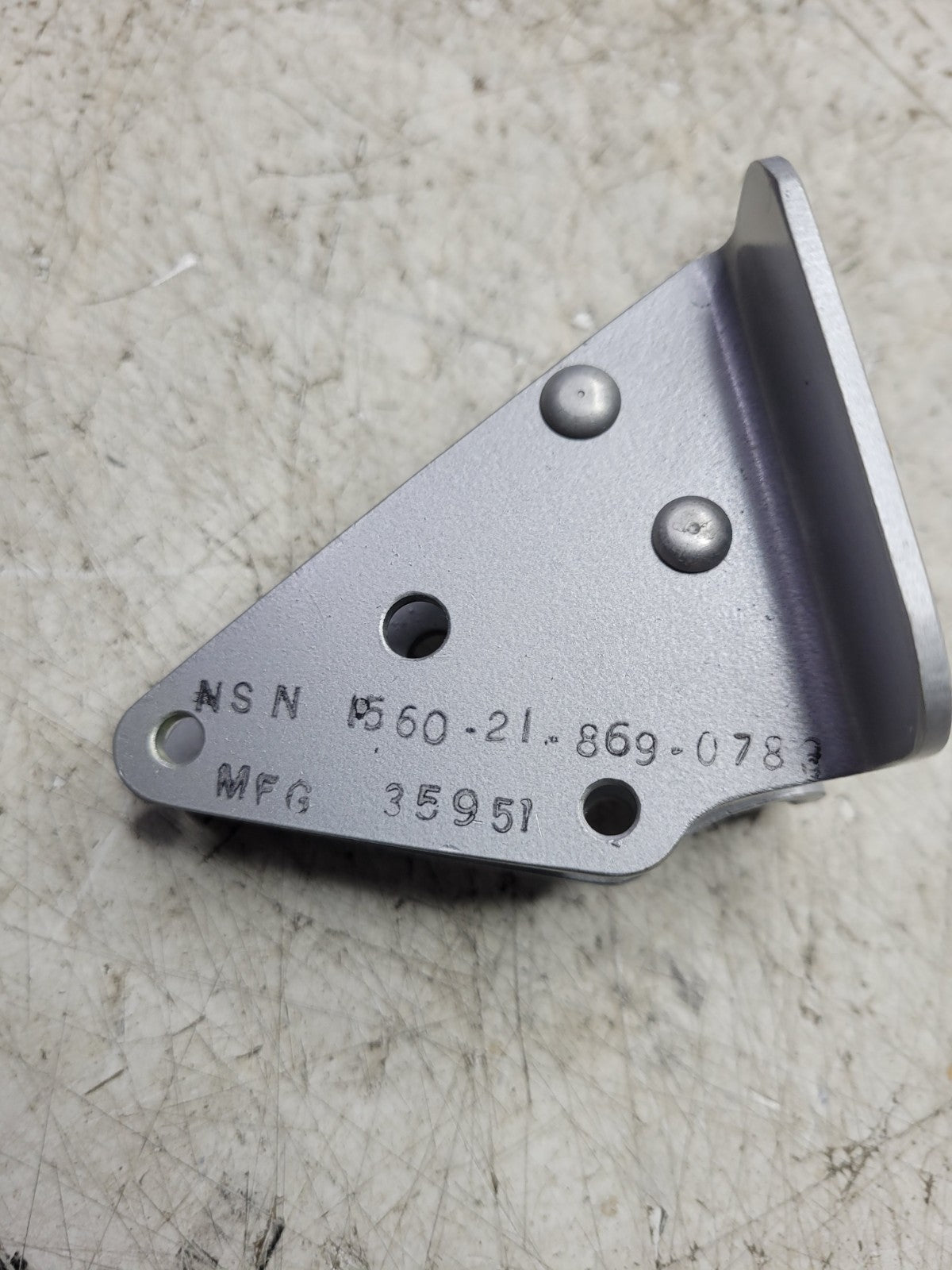 NEW OLD STOCK 8-40879-7 BRACKET ASSEMBLY 1560-21-869-0783