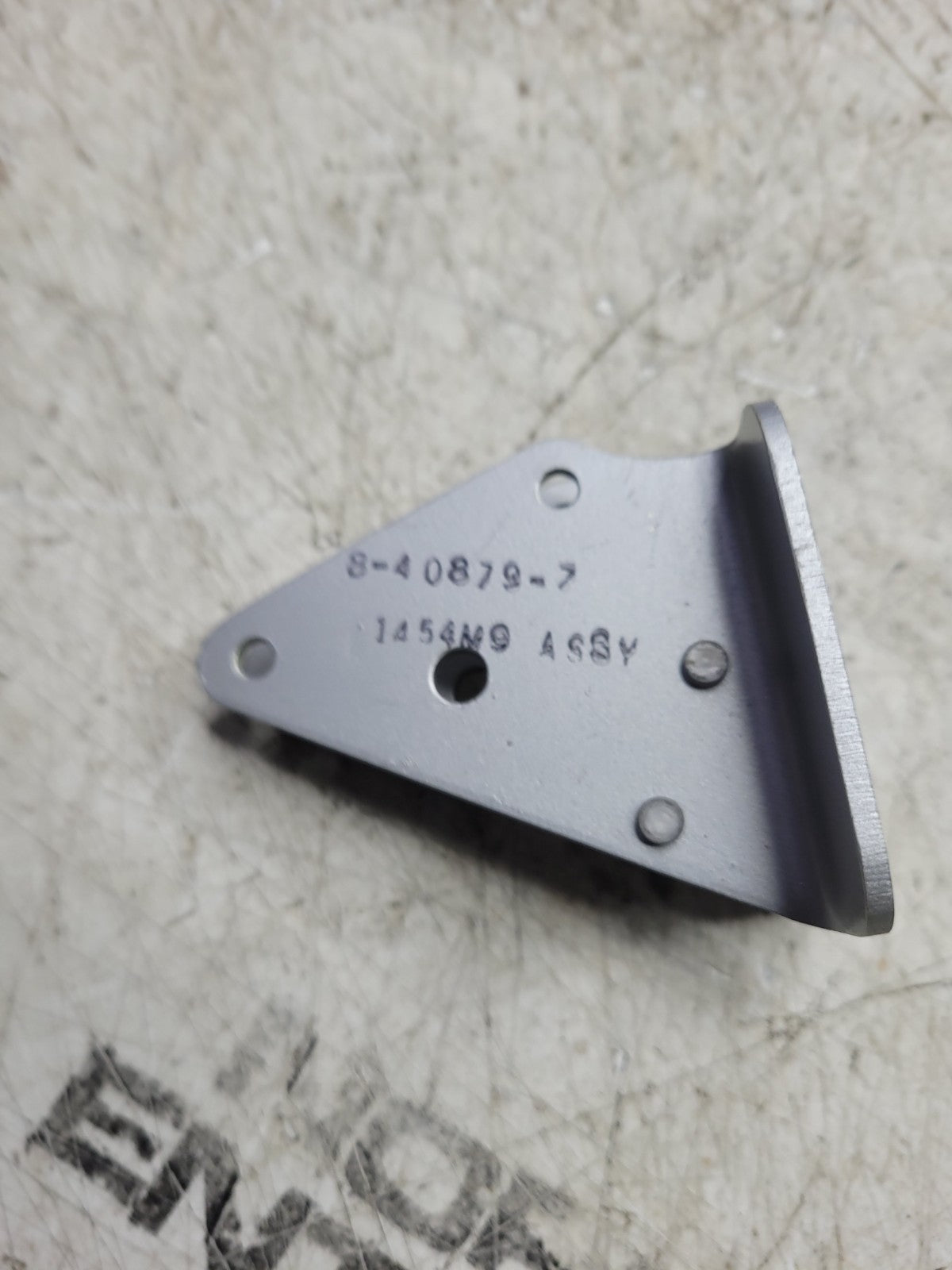 NEW OLD STOCK 8-40879-7 BRACKET ASSEMBLY 1560-21-869-0783