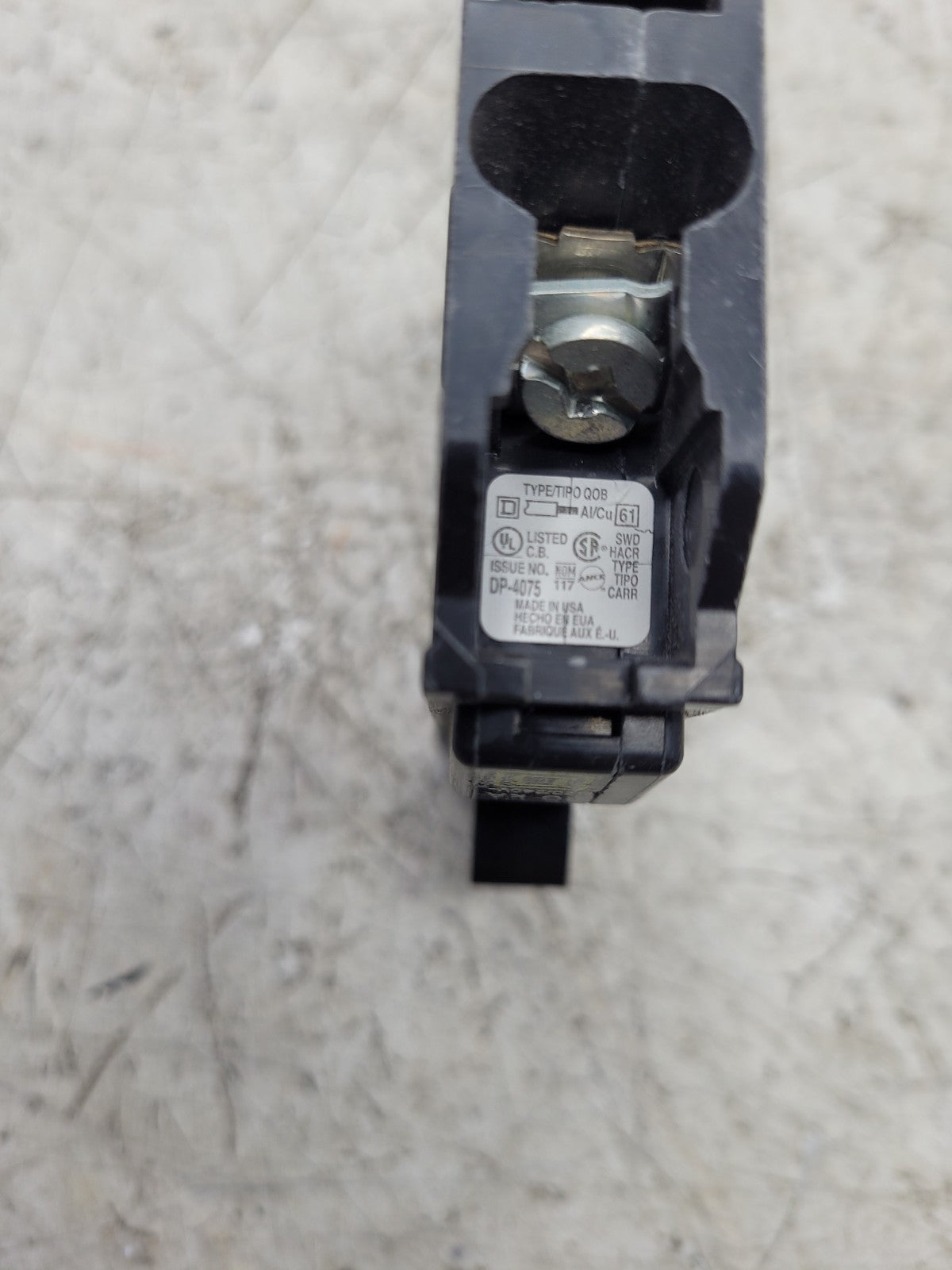 NEW QOB115 15amp SQUARE D BOLT ON CIRCUIT BREAKER DP-4075
